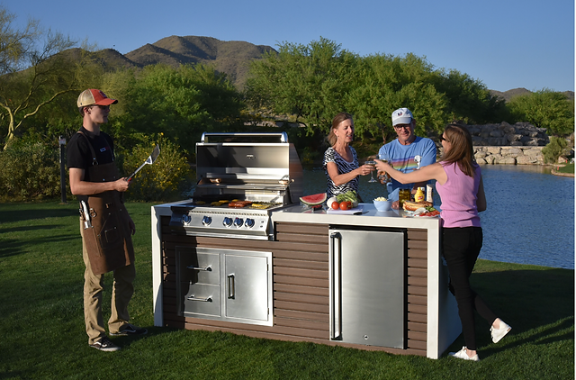 Professional Shiplap Outdoor Kitchen with 32” 4-Burner Grill and Waterfall Edge