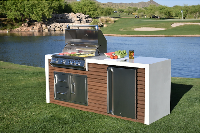 Professional Shiplap Outdoor Kitchen with 32” 4-Burner Grill and Waterfall Edge