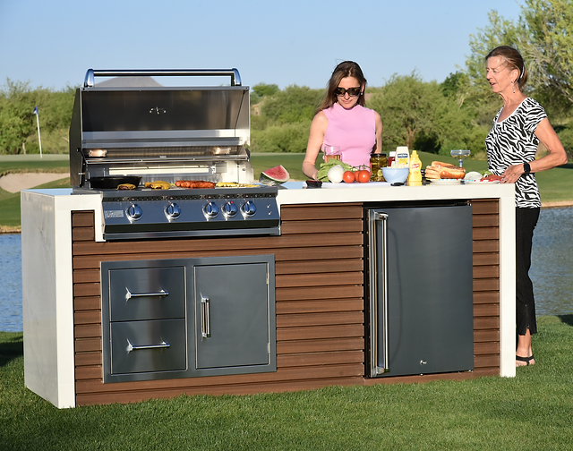 Professional Shiplap Outdoor Kitchen with 32” 4-Burner Grill and Waterfall Edge